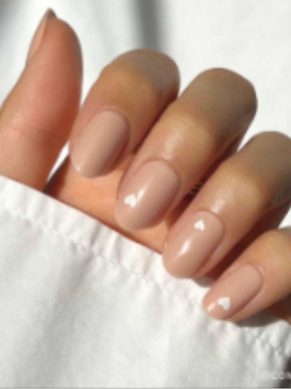 Glamnetics press on nails in Lots of Love short rounds